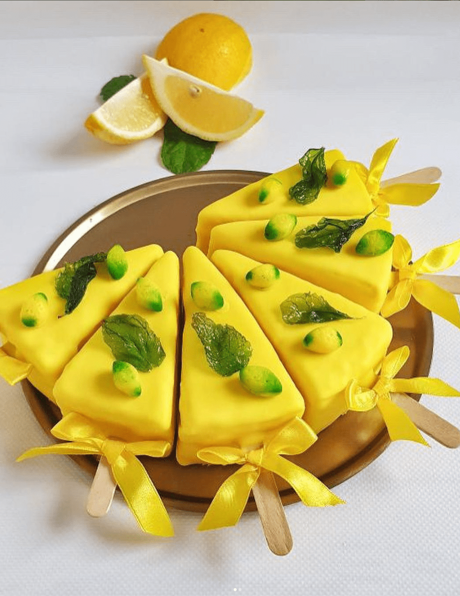 Dalivia Kawa. Krakow. Original desserts. Cheesecake yellow